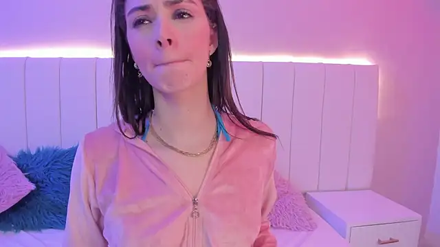 Snapshot of CAMILLEN_PETTID chatting on September 14, 2025, 10:42 pm CAMILLEN PETTID online show from September 14, 2025, 10:42 pm