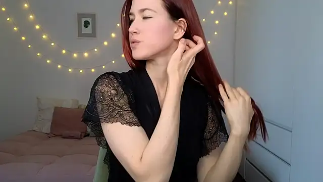 AliciaNewell online show from April 28, 2026, 8:19 am