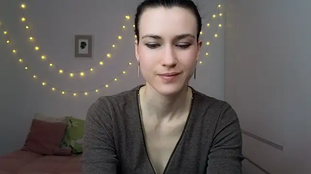 Snapshot of AliciaNewell chatting on June 6, 2026, 3:39 pm AliciaNewell online show from June 6, 2026, 3:39 pm