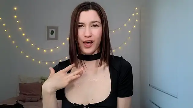 Snapshot of AliciaNewell chatting on June 8, 2026, 12:05 pm AliciaNewell online show from June 8, 2026, 12:05 pm