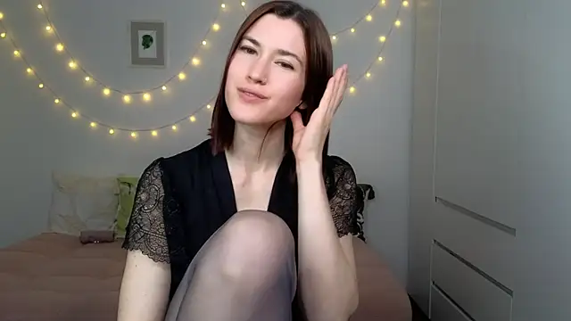 Snapshot of AliciaNewell chatting on June 9, 2026, 7:25 pm AliciaNewell online show from June 9, 2026, 7:25 pm