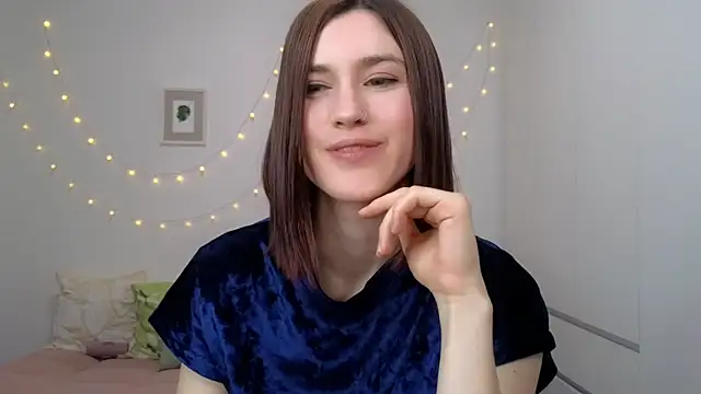 Snapshot of AliciaNewell chatting on June 13, 2026, 4:43 am AliciaNewell online show from June 13, 2026, 4:43 am
