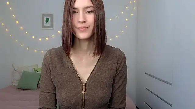 Snapshot of AliciaNewell chatting on June 14, 2026, 4:58 am AliciaNewell online show from June 14, 2026, 4:58 am