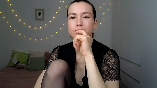 AliciaNewell online show from July 4, 2026, 4:18 am