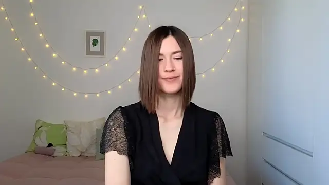 AliciaNewell online show from July 18, 2026, 4:27 am