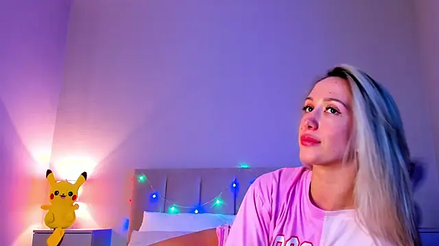 Snapshot of VikkiLustfull chatting on January 22, 2025, 6:31 pm VikkiLustfull online show from January 22, 2025, 6:31 pm