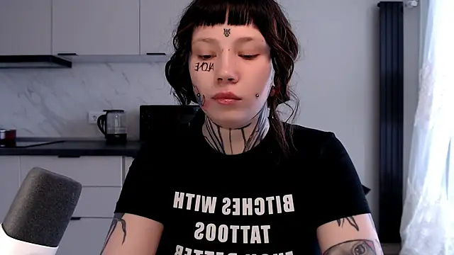 Snapshot of tradishka chatting on February 14, 2025, 9:24 am tradishka online show from February 14, 2025, 9:24 am