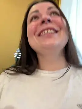 Snapshot of dreams4u chatting on January 16, 2025, 8:22 am dreams4u online show from January 16, 2025, 8:22 am