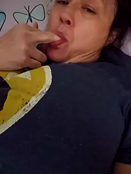 sweetkitty111 online show from January 6, 2025, 10:37 pm