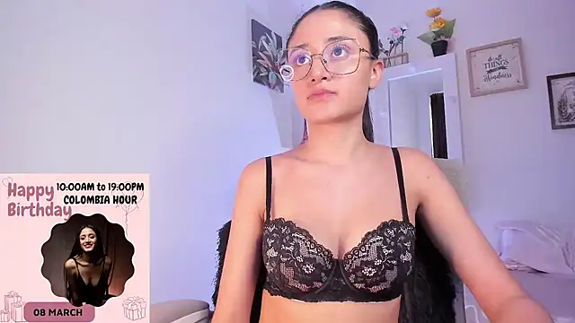 Snapshot of _Caroliinee_ chatting on March 7, 2025, 7:16 pm Caroliinee online show from March 7, 2025, 7:16 pm