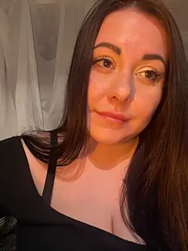 DaisyStreet online show from April 22, 2026, 8:21 pm
