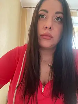 Snapshot of DaisyStreet chatting on July 3, 2026, 8:54 am DaisyStreet online show from July 3, 2026, 8:54 am