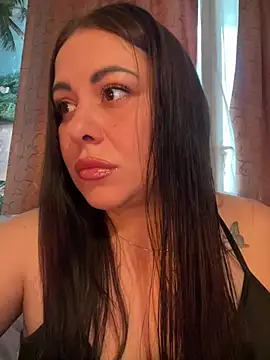 Snapshot of DaisyStreet chatting on July 22, 2026, 12:19 pm DaisyStreet online show from July 22, 2026, 12:19 pm