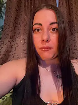 Snapshot of DaisyStreet chatting on July 31, 2026, 5:45 pm DaisyStreet online show from July 31, 2026, 5:45 pm