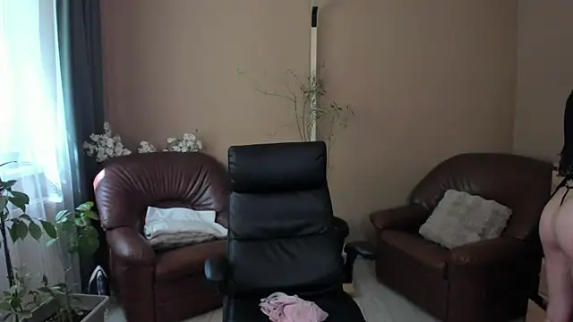 Snapshot of KaylaLaine chatting on May 11, 2026, 7:14 am KaylaLaine online show from May 11, 2026, 7:14 am