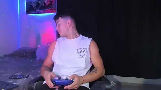 Snapshot of Dominic_Biker__ chatting on December 15, 2024, 3:02 am Dominic Biker online show from December 15, 2024, 3:02 am