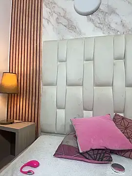 Hannagarces online show from December 1, 2025, 11:37 am