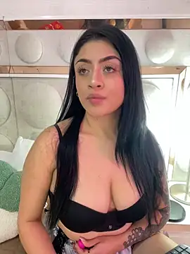 Snapshot of lucianaroy chatting on March 11, 2025, 4:43 am lucianaroy online show from March 11, 2025, 4:43 am