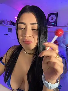 lucianaroy online show from April 24, 2026, 3:42 am