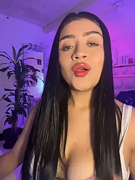 lucianaroy online show from May 2, 2026, 4:17 am