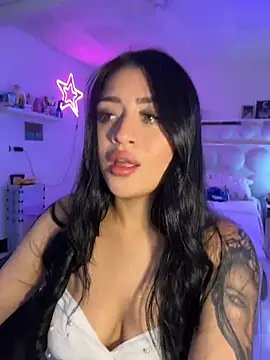 Snapshot of lucianaroy chatting on May 30, 2026, 8:06 pm lucianaroy online show from May 30, 2026, 8:06 pm