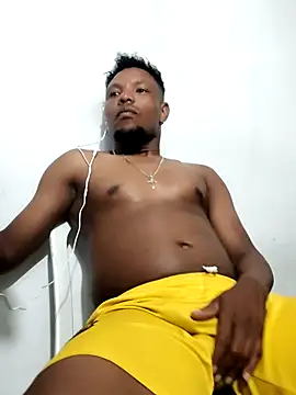 hugo3918  online show from September 29, 2025, 11:20 pm