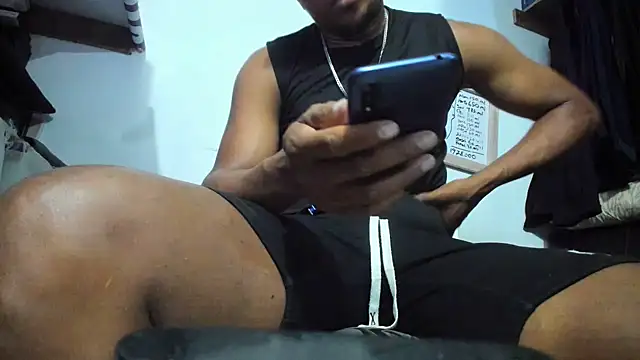 Snapshot of hugo3918_ chatting on May 13, 2026, 12:19 am hugo3918 online show from May 13, 2026, 12:19 am