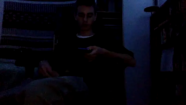 Snapshot of spicylaboi chatting on October 31, 2025, 12:44 am spicylaboi online show from October 31, 2025, 12:44 am