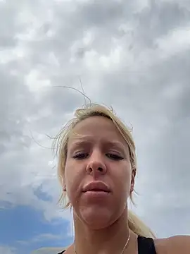 Snapshot of LikaCat chatting on July 28, 2026, 3:57 am LikaCat online show from July 28, 2026, 3:57 am