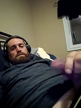 Snapshot of BiffingCoyote chatting on December 5, 2025, 4:10 am BiffingCoyote online show from December 5, 2025, 4:10 am