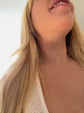 Snapshot of Alison_Diaz17 chatting on March 19, 2025, 6:01 pm Alison Diaz17 online show from March 19, 2025, 6:01 pm