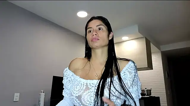 Snapshot of Alondra_fetish chatting on June 20, 2026, 1:19 am Alondra fetish online show from June 20, 2026, 1:19 am