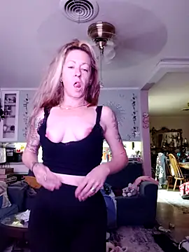 Snapshot of DanyThrash chatting on January 18, 2026, 11:47 am DanyThrash online show from January 18, 2026, 11:47 am