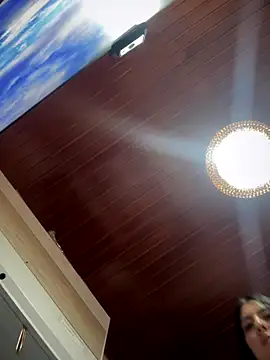 Snapshot of MarianaBenz chatting on December 16, 2025, 12:04 am MarianaBenz online show from December 16, 2025, 12:04 am