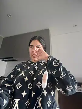 Snapshot of MarianaBenz chatting on February 17, 2026, 3:19 pm MarianaBenz online show from February 17, 2026, 3:19 pm