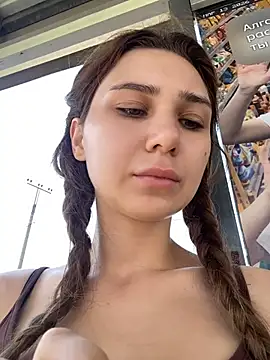 Snapshot of QuitieLia chatting on July 7, 2026, 8:07 am QuitieLia online show from July 7, 2026, 8:07 am