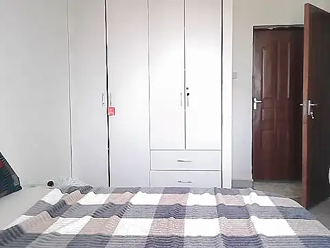 petiteebony 81 online show from February 14, 2026, 11:18 am