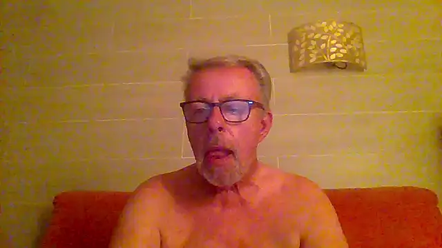 Snapshot of tuggy59 chatting on June 7, 2026, 4:38 am tuggy59 online show from June 7, 2026, 4:38 am