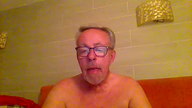 Snapshot of tuggy59 chatting on June 12, 2026, 3:49 am tuggy59 online show from June 12, 2026, 3:49 am