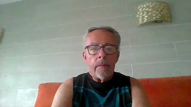 Snapshot of tuggy59 chatting on June 14, 2026, 5:42 am tuggy59 online show from June 14, 2026, 5:42 am