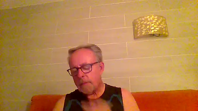 Snapshot of tuggy59 chatting on June 15, 2026, 4:36 am tuggy59 online show from June 15, 2026, 4:36 am