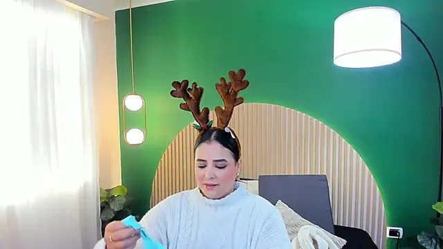 taylor bennet online show from December 19, 2025, 11:50 am