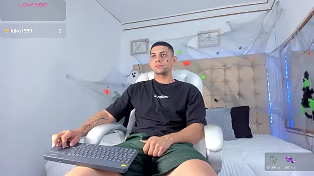 Alex cute77 online show from October 16, 2025, 12:39 pm