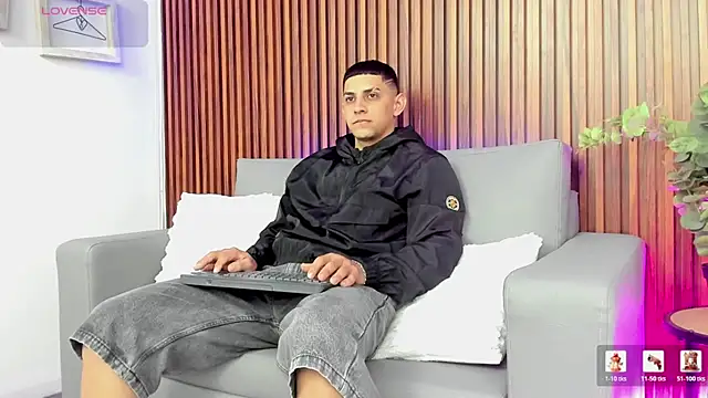 Alex cute77 online show from May 19, 2026, 12:11 pm
