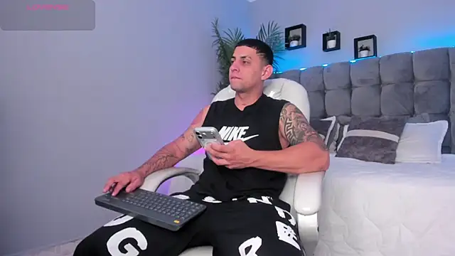 Alex cute77 online show from July 20, 2026, 1:02 pm