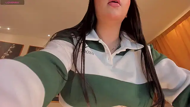 Snapshot of LindseyMoss chatting on December 16, 2024, 5:49 am LindseyMoss online show from December 16, 2024, 5:49 am