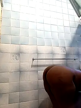 Snapshot of Real1SweetQueen chatting on February 18, 2025, 4:37 pm Real1SweetQueen online show from February 18, 2025, 4:37 pm