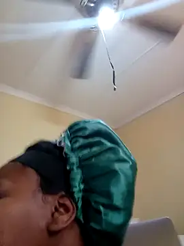 Snapshot of Real1SweetQueen chatting on March 3, 2025, 8:16 am Real1SweetQueen online show from March 3, 2025, 8:16 am