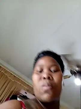 Snapshot of Real1SweetQueen chatting on March 3, 2025, 5:39 pm Real1SweetQueen online show from March 3, 2025, 5:39 pm