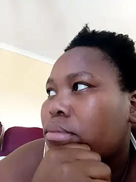 Snapshot of Real1SweetQueen chatting on March 8, 2025, 11:37 am Real1SweetQueen online show from March 8, 2025, 11:37 am